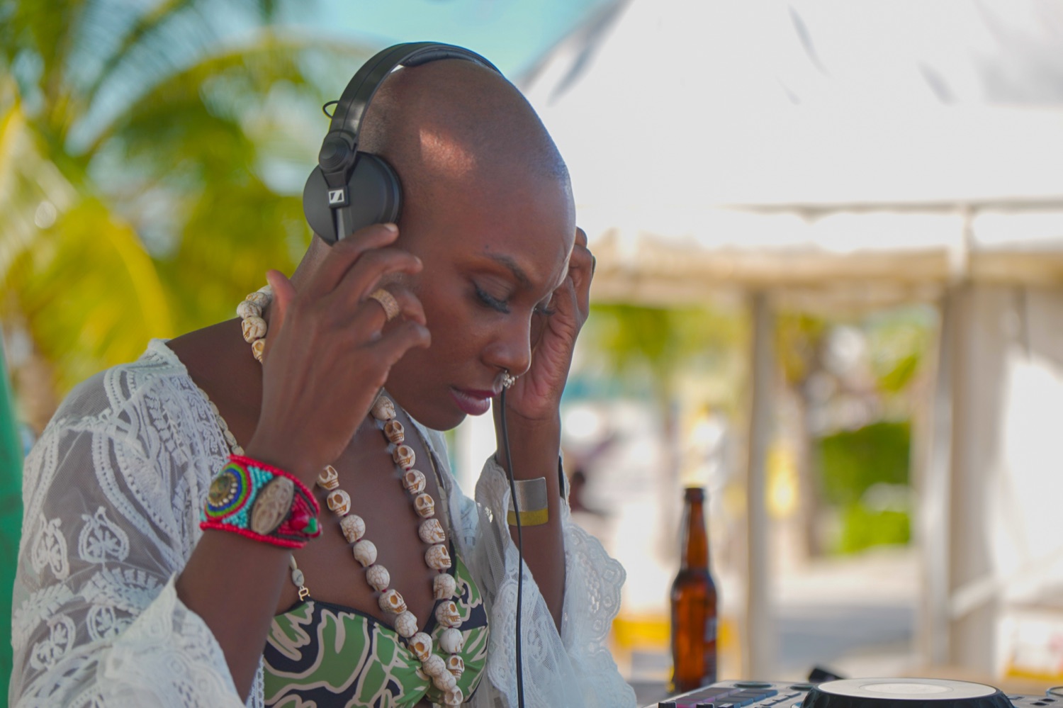 Aset of Kemet at the decks, daylight set
